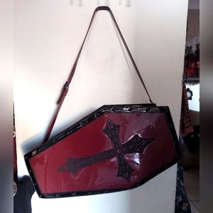House of Widow Wine Weekender Coffin Bag NWT🖤❤️